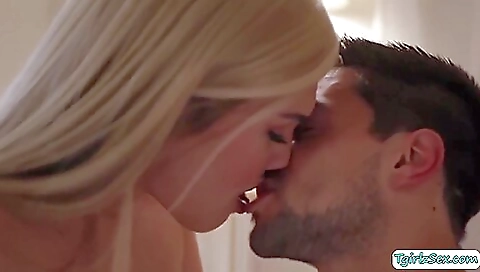 Bareback anal sex of a sexy blonde in the mouth and ass