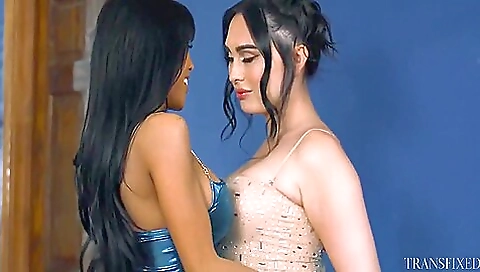 Asian babe gets her juicy pussy fucked by her lover